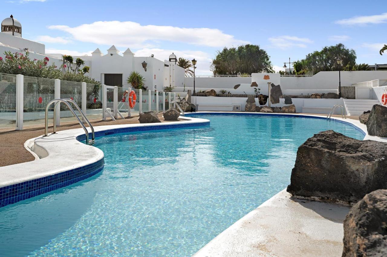 Puerto Chico T Apartment Плая Бланка Екстериор снимка